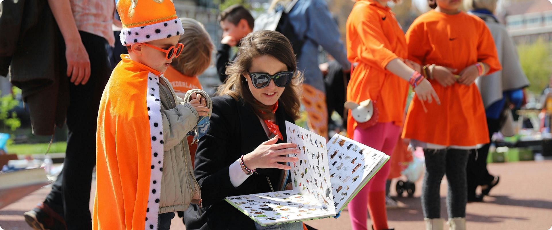 Toilet huren voor koningsdag? Dixi mobiele toiletten geleverd door heel Nederland.
