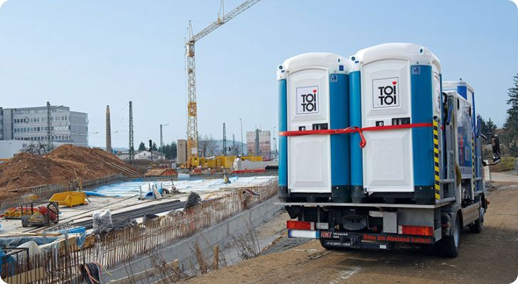 TOI TOI & Dixi mobiele toilet cabine op wagen